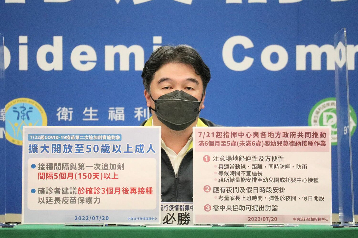 中央流行疫情指揮中心指揮官王必勝今宣布第4劑實施對象擴大至50歲以上成人。 圖：中央流行疫情指揮中心/提供