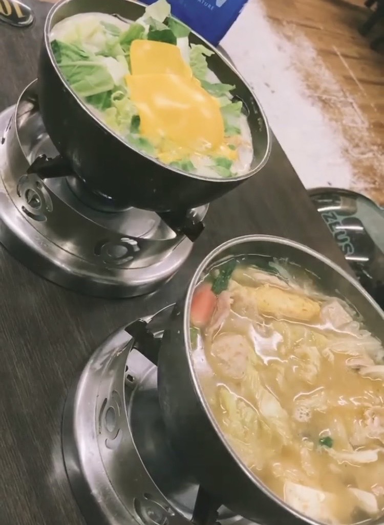 部份餐廳業者選擇便利的燃料膏，做為小火鍋即時加熱的燃料。 圖：林岑韋／攝