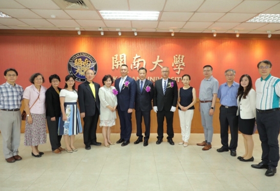 出席揭牌貴賓大合影。 圖／開南大學提供