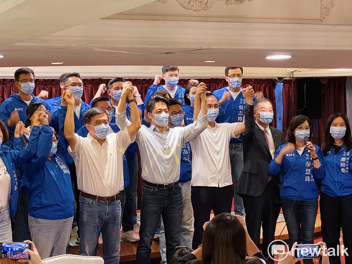 國民黨主席朱立倫、前台北市長郝龍斌、台北市長參選人蔣萬安今出席國民黨台北市議會黨團餐敘。 圖：周煊惠 / 攝