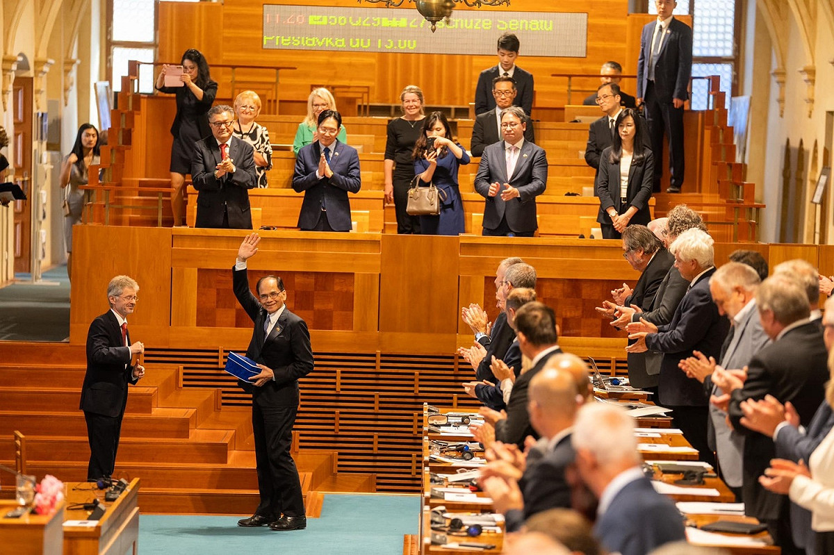 立法院長游錫堃20日應捷克參議院議長維特齊之邀出訪捷克，為台灣首位至捷克到訪的立法院長。 圖：取自游錫堃臉書