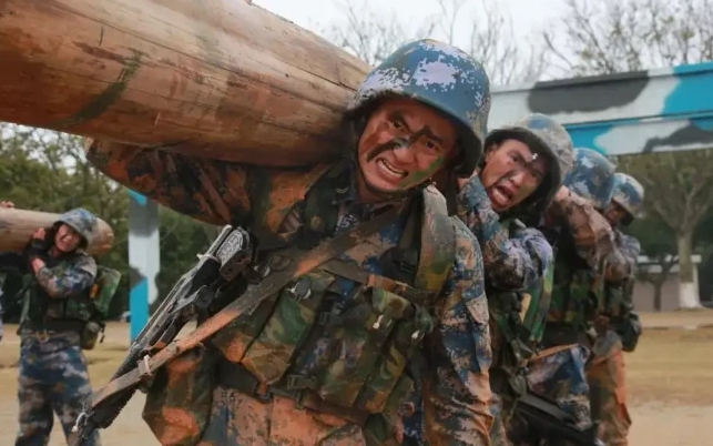 解放軍海軍陸戰隊的訓練。 圖:翻攝北京青年報