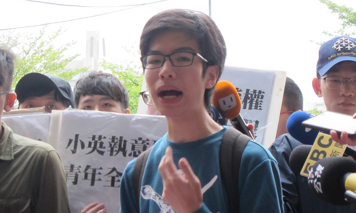 去年曾參與反課綱學生趙振辰12日提醒民進黨政府，國民黨執政末期就是與整個年輕世代為敵才失去政權的。 圖：林朝億/攝