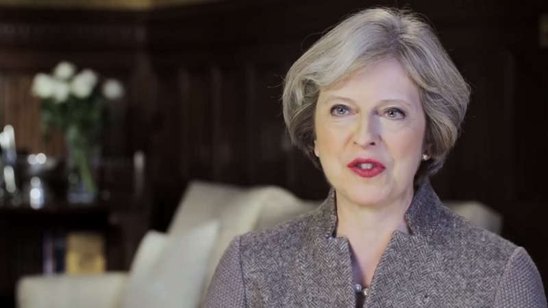英國首相梅伊(Theresa May)堅持「硬脫歐」立場，引爆英鎊近來狂跌，英國央行仍表示，不會進場拉抬英鎊。 圖：翻攝梅伊臉書