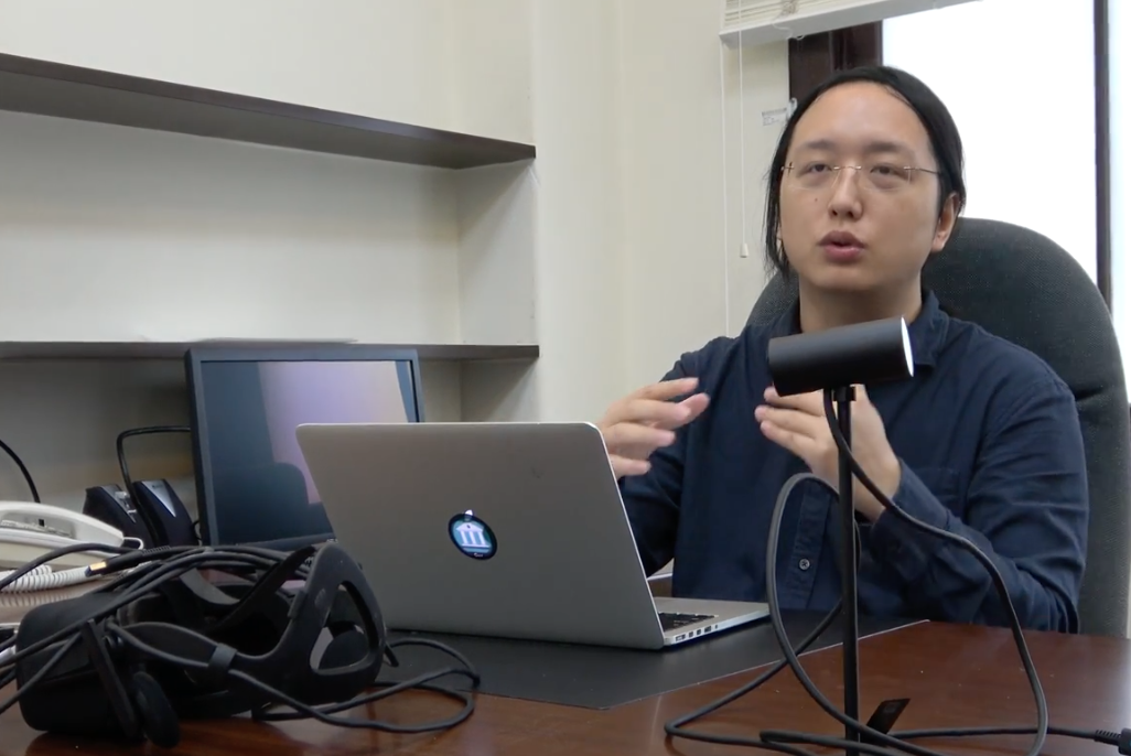 政委唐鳳18日表示，遠距上班並不是先例，在院外上班，是為了與新朋友進行傾聽與交流，比較能吸收、反思。 圖：翻攝自唐鳳Youtube頻道