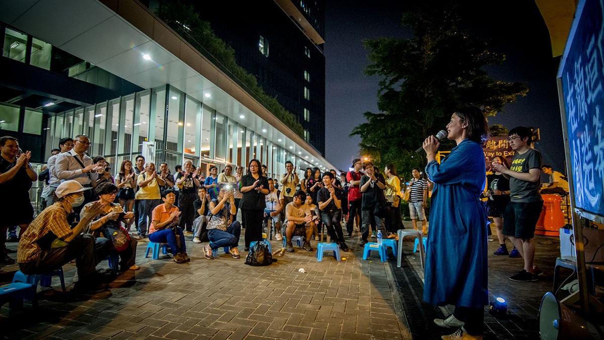 香港立法會12日議員宣誓就職，宣誓無效風波未平，18日立法會主席梁君彥裁定5位議員的宣誓無效。劉小麗表示：將在審慎考慮後以書面回覆梁君彥。 圖：翻攝劉小麗的小麗民主教室臉書