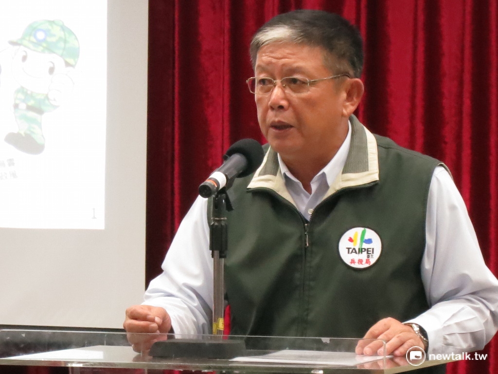 北市兵役局長傅永茂18日表示，北市役男將可透過此系統查詢當兵進度，包括健檢時間、抽籤、服役等流程，一個月前就可以查到。 圖：呂佳峻/攝