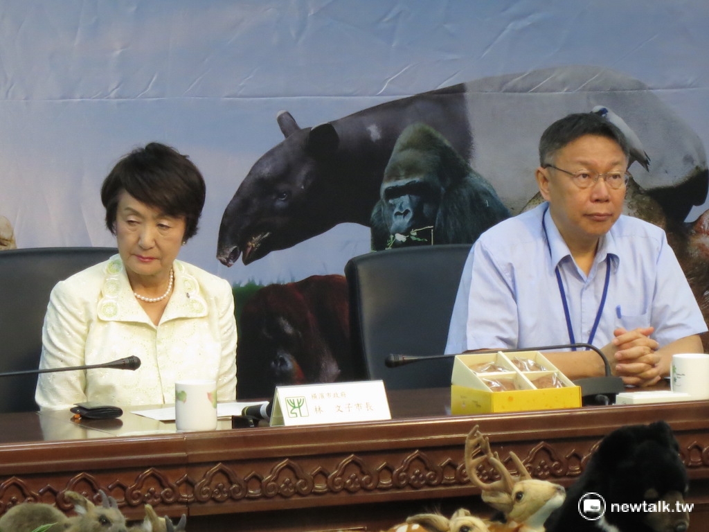 台北市長柯文哲21日上午出席「台北與橫濱動物園簽訂友好協定」記者會，並接見日本橫濱市長林文子（圖左）一行人。 圖：呂佳峻/攝
