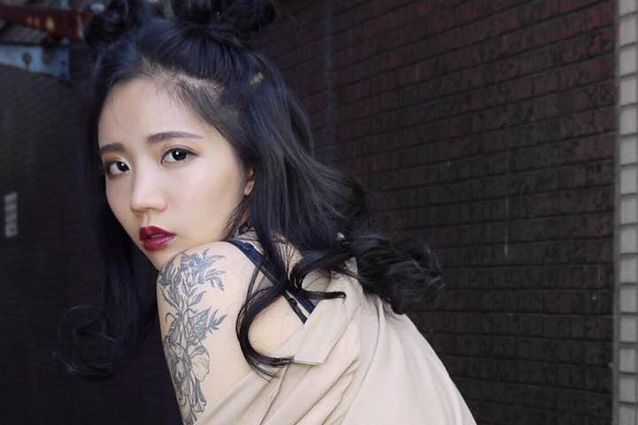 藝人陳艾琳因2014年在個人臉書發表支持反服貿運動的一篇舊文，遭中國網友抵制。陳艾琳近來在中國拍攝電影「女友販賣機」，23日遭中國劇組撤換女主角。 圖：翻攝陳艾琳臉書