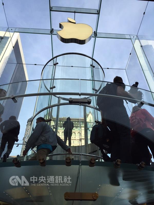 蘋果公司（Apple Inc）將在台灣時間28日凌晨1點發表新款筆電MacBook Pro，究竟會玩出甚麼新創意？市場各種消息是否屬實，都即將揭曉。 圖：中央社