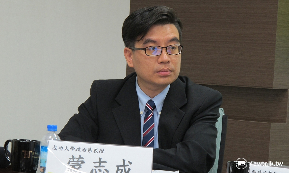 成功大學政治系蒙志成教授28日出席民調公布記者會。 圖：林朝億/攝