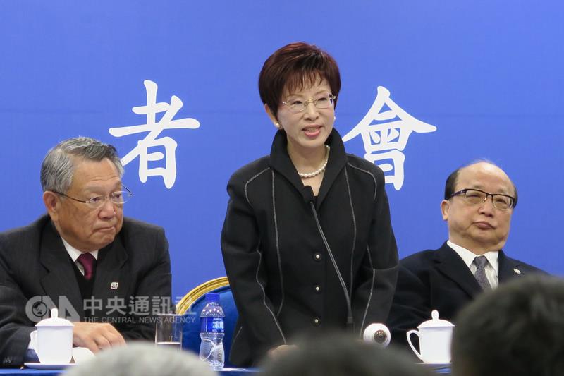 國民黨主席洪秀柱1日提出「以和平協議結束兩岸敵對」，對此，民進黨表示，目前不具備推動的條件。 圖：中央社