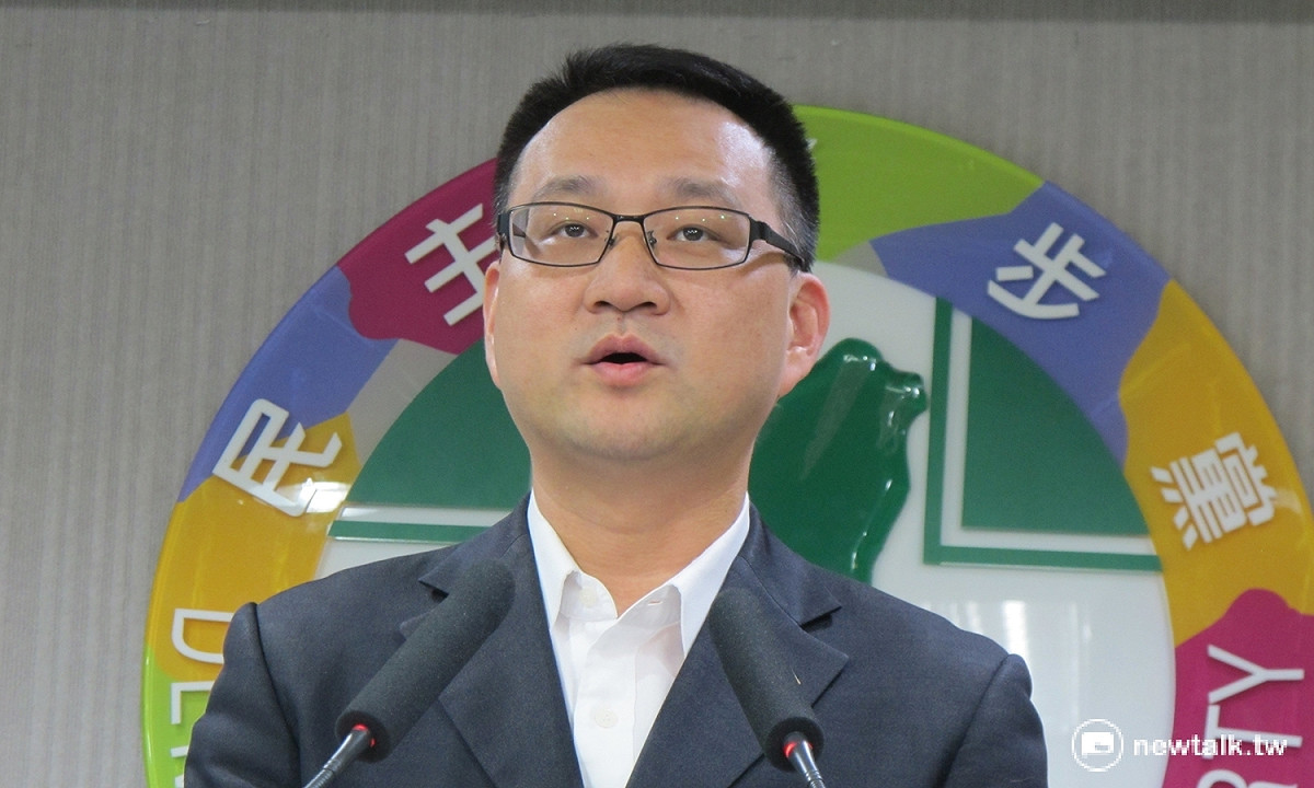 民進黨發言人阮昭雄2日轉述主席蔡英文常會中談話。 圖：林朝億/攝