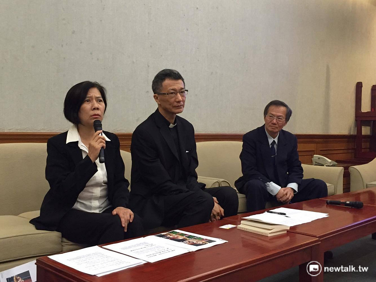 針對同性婚姻合法化的爭議，天主教團體與婦女同心會3日齊聲抗議立法應該審慎。 圖：鄭佑漢/攝