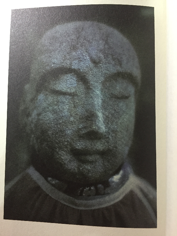 日本寺廟的參拜經驗，人們雙手合掌的時刻，也同時檢驗心底的慾望。 圖：三餘書店提供