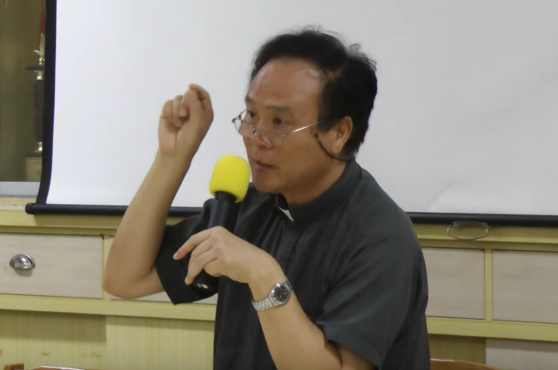 輔大校牧室透過校內公用信箱，轉發由前輔仁聖博敏神學院院長曾慶導（如圖）的專文給全校師生，內容抨擊同性戀如同偷竊、說謊，不應該合法合理化。 圖：翻攝自Youtube