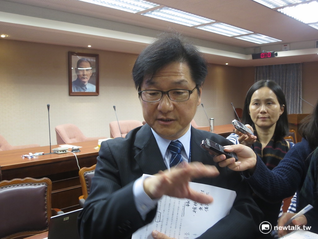 交通部常務次長祈文中9日表示，針對不同業者，政府會提出不同方法來因應。 圖：呂佳峻/攝