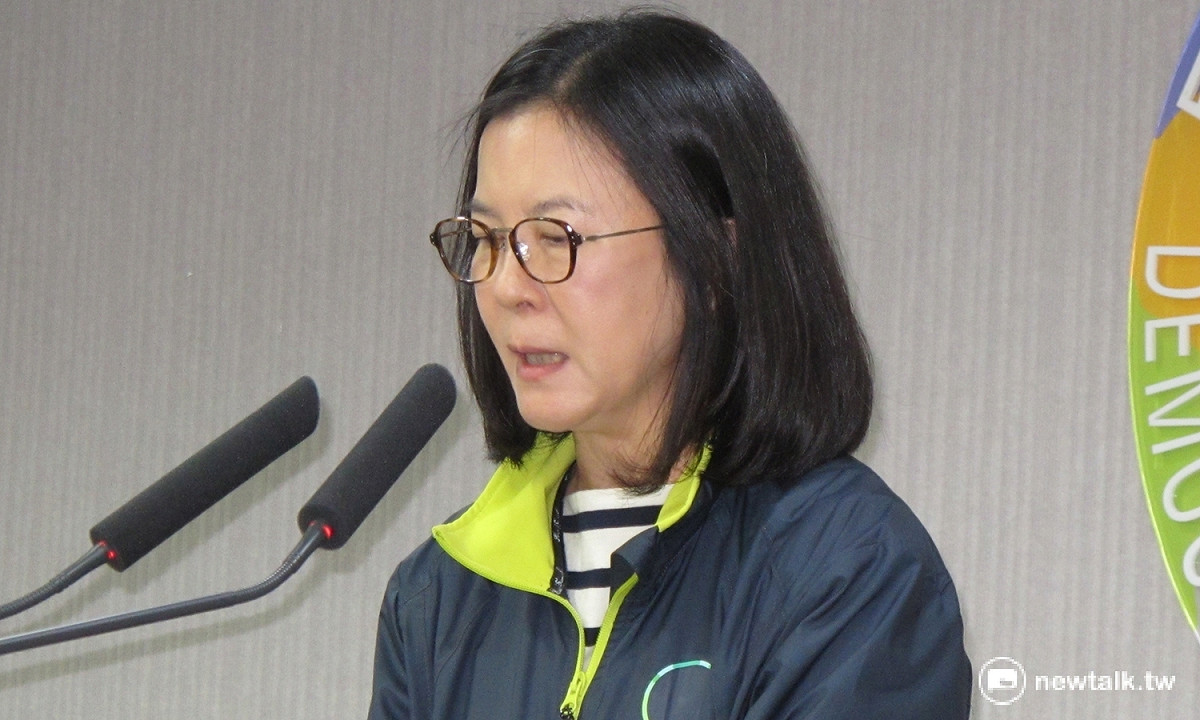民進黨發言人邱莉莉9日轉述總統蔡英文在中常會裡談話。 圖：林朝億/攝