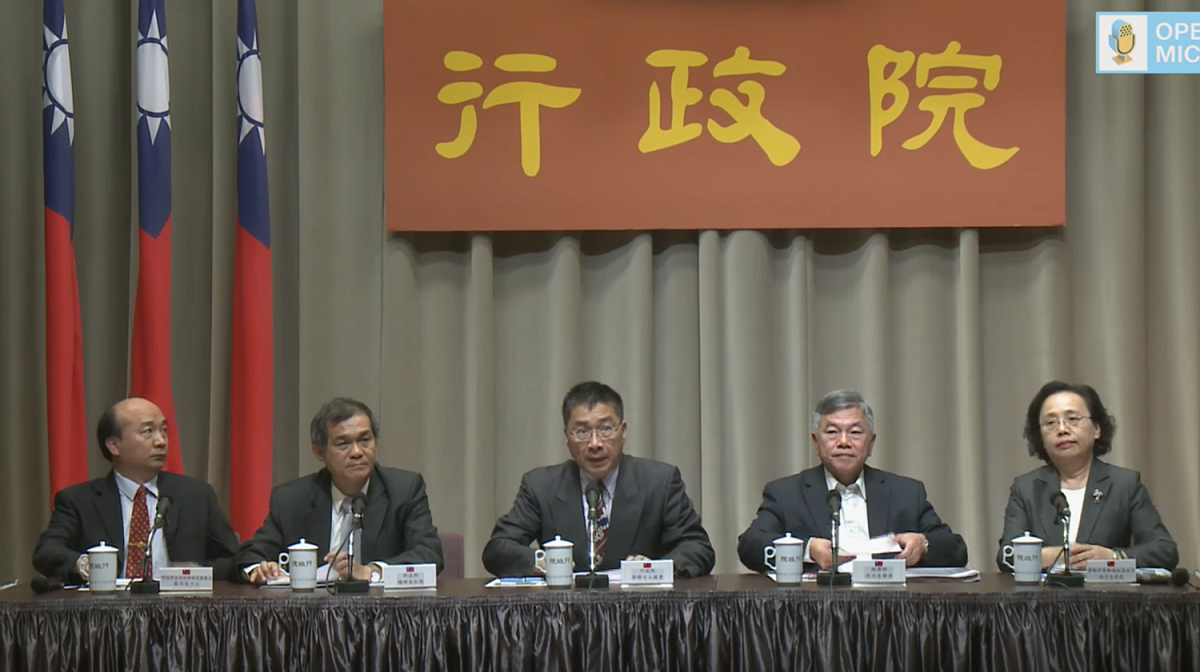 行政院院會10日通過「生醫產業創新推動方案」，將砸109.47億元發展生醫產業，落實蔡英文「5加2創新產業計劃」政見。 圖：翻攝政院直播畫面。