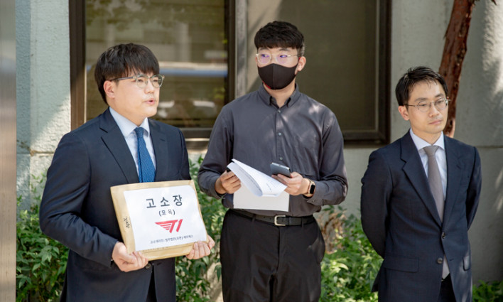 T1法律團隊決定不再默不作聲，將針對網路上攻擊他的人採取行動。