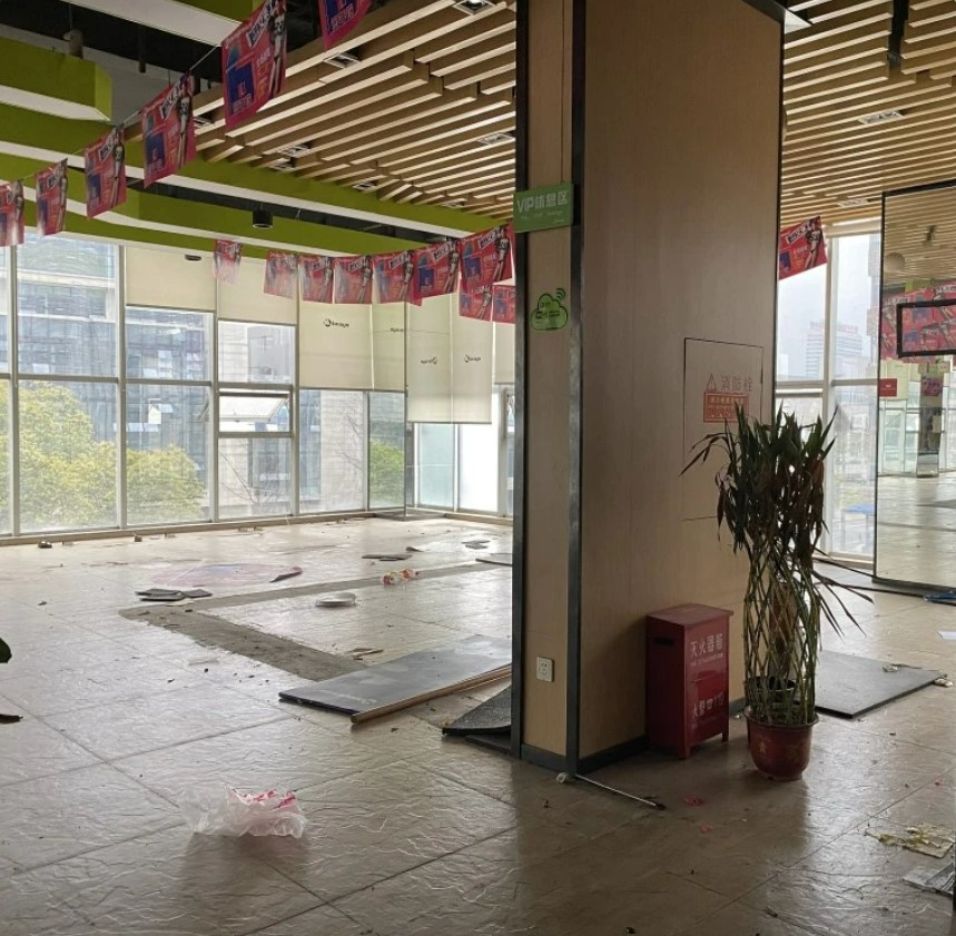 疫情使中國上海與廣州的商場空置率提高，掀起倒店潮。 圖：翻攝自視覺中國