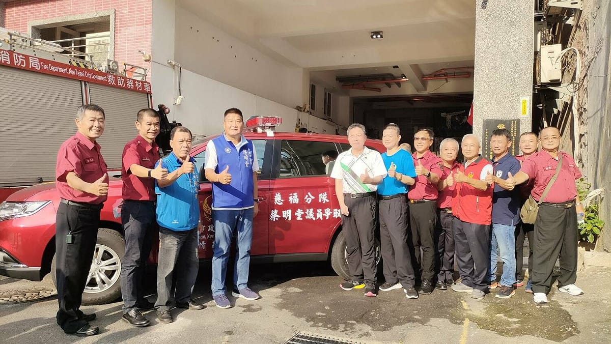 蔡明堂為肯定搜救人員辛勞，積極爭取災情勘查車1輛 圖：新北市消防局提供