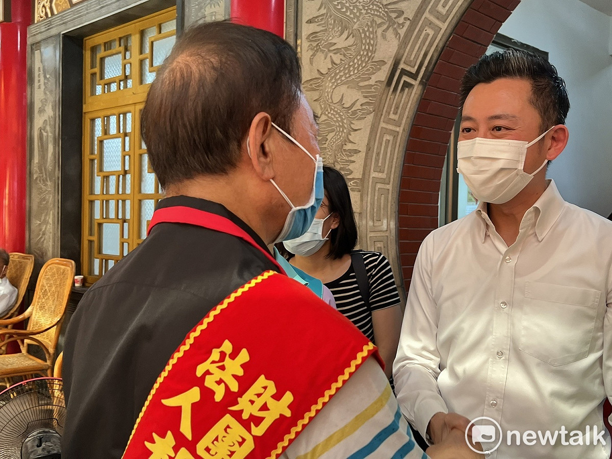 林智堅勤走基層，今日至楊梅奉天宮參香，祈求國泰民安、風調雨順。 圖：林昀真/攝
