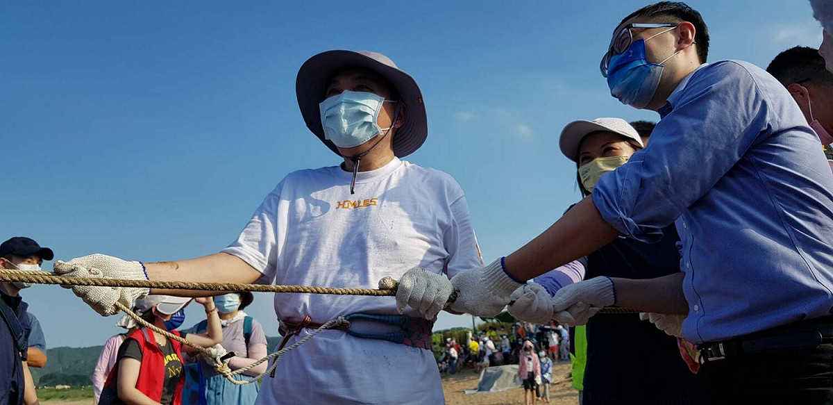 侯友宜表示，牽罟活動在北海岸已有多年歷史，因人口外移、居民老化及技術斷層等因素影響，這種需要大量人力的牽罟已停滯多年。 圖：金山區公所提供