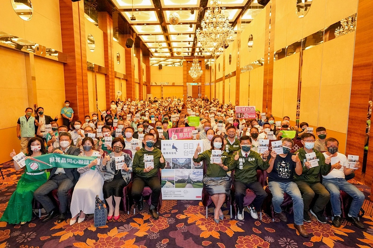 蔡其昌今天回到故鄉清水舉辦新書發表會。  蔡其昌競選總部/提供
