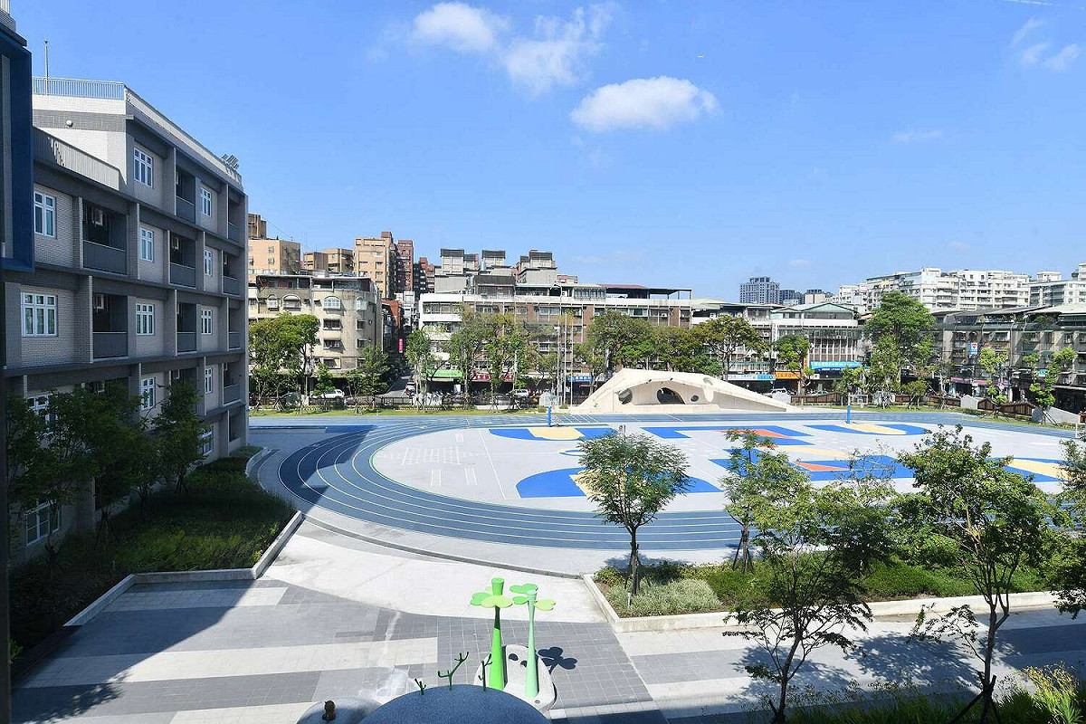 新北市新埔國小校舍整建工程歷經11年，斥資11.8億元。 圖：新北市新聞局提供