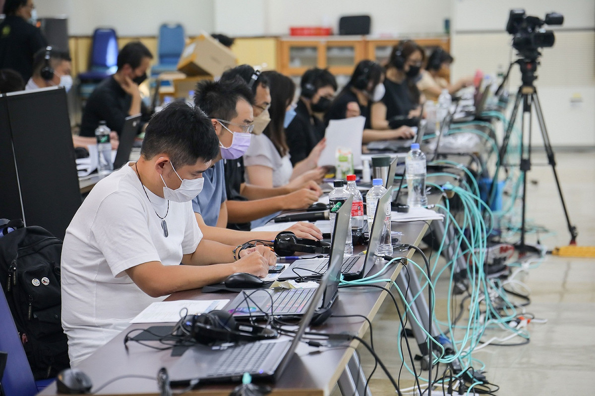 新北教育局辦理「教育創新與課程轉化：2022台灣NPDL國際研討會」以線上研討會透過虛實整合，以實體直播及線上混成方式進行。 圖：新北市教育局提供