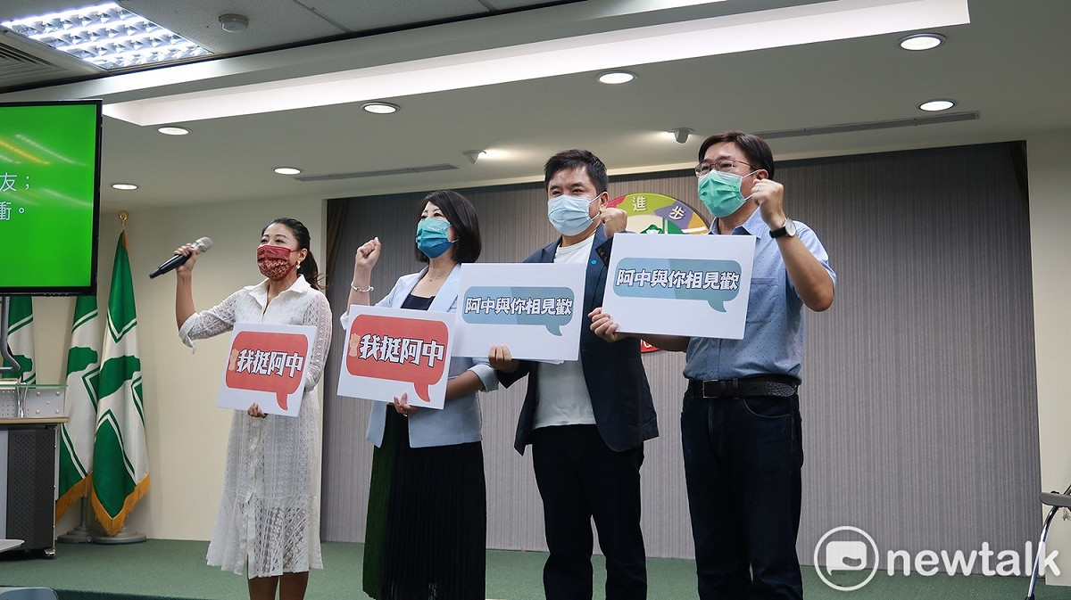 民進黨台北市長候選人陳時中競總25日在民進黨中央舉行「台北隊長召集令暨阿中與你相見歡活動起跑記者會」，出席者包括競選總幹事吳思瑤、執行總幹事張茂楠、發言人林楚茵及莊瑞雄。 圖：林朝億/攝