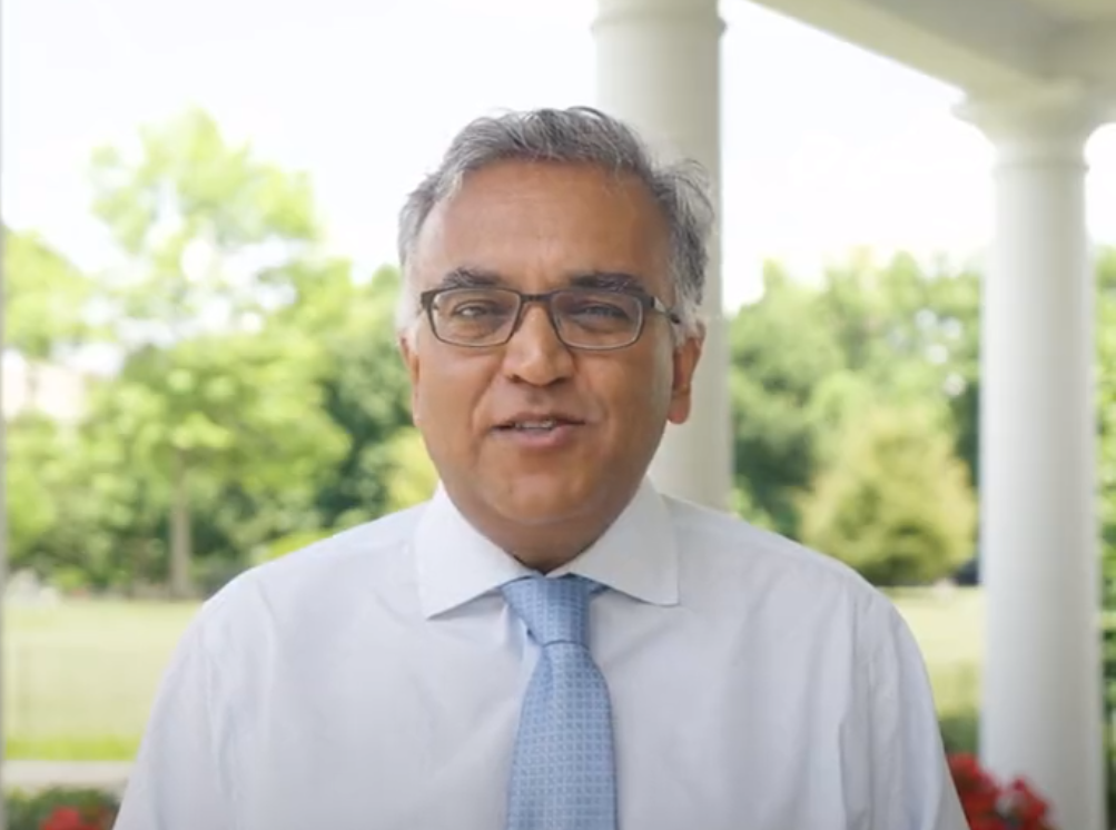 白宮防疫協調官吉哈（Ashish Jha）有信心消滅美國的猴痘疫情。 圖：擷自白宮影片