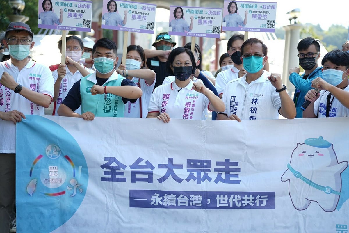民眾黨桃園市長參選人賴香伶今出席民眾黨全台大眾走。 圖：賴香伶競選辦公室 / 提供