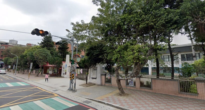 （施工後）新北讓電桿與電纜逐年消失，電纜地下化績效已達66.5%。 圖：新北市經發局提供