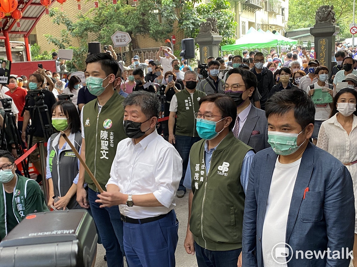 「阿中與你相見歡」首場與民進黨議員參選人陳聖文在大安區登場。 圖：周煊惠 / 攝