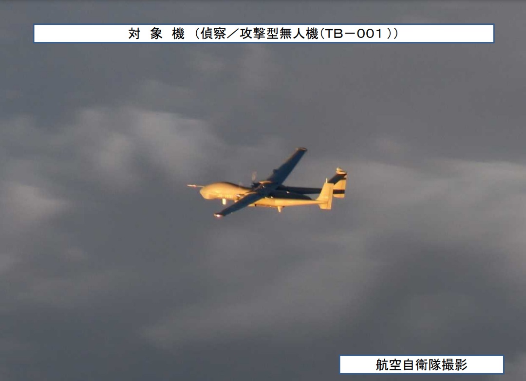 日本防衛省統合幕僚監部發布訊息，指中國製代號「雙尾蠍」(TB-001)武裝無人偵察/攻擊機，穿過沖繩本島和宮古島之間進入太平洋。 圖：翻攝日本防衛省統合幕僚監部官網