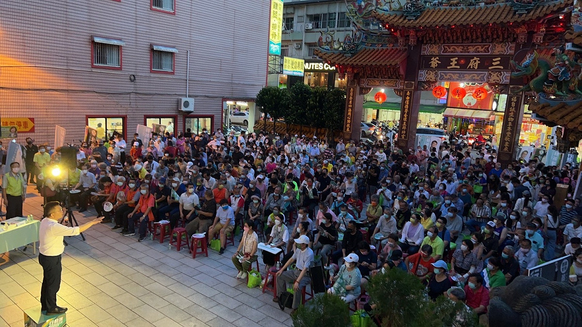 民進黨台中市長參選人蔡其昌（左）的行動派市政座談會，25日從西屯及南屯區開跑。 圖：蔡其昌競選總部/提供