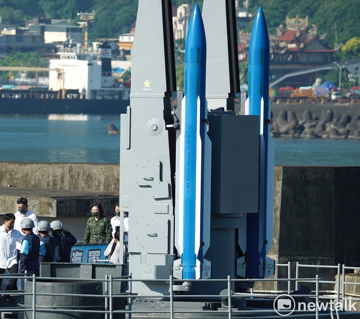 海軍左營艦上的標準一型飛彈對來犯的敵機進行追監。 圖：張良一/攝