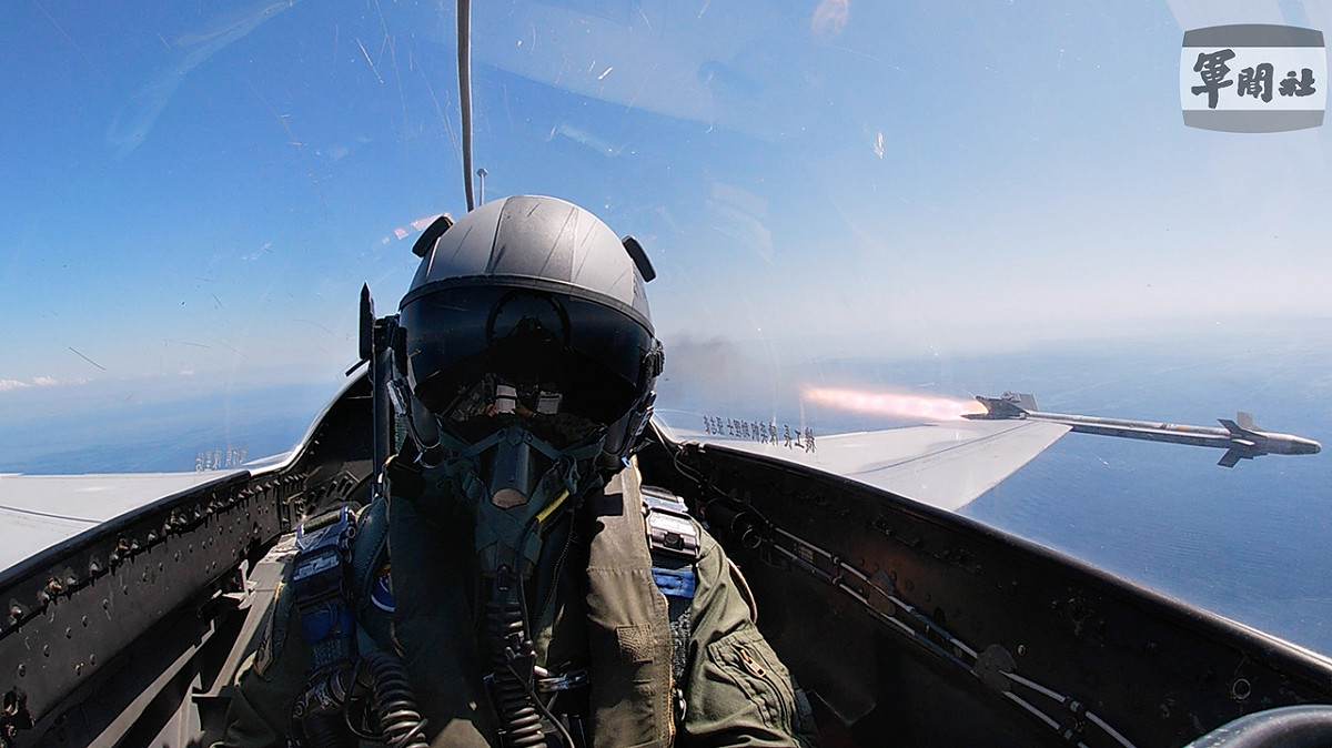 漢光38號演習，空軍第三聯隊IDF射擊AIM-9P4響尾蛇飛彈。 圖：軍聞社