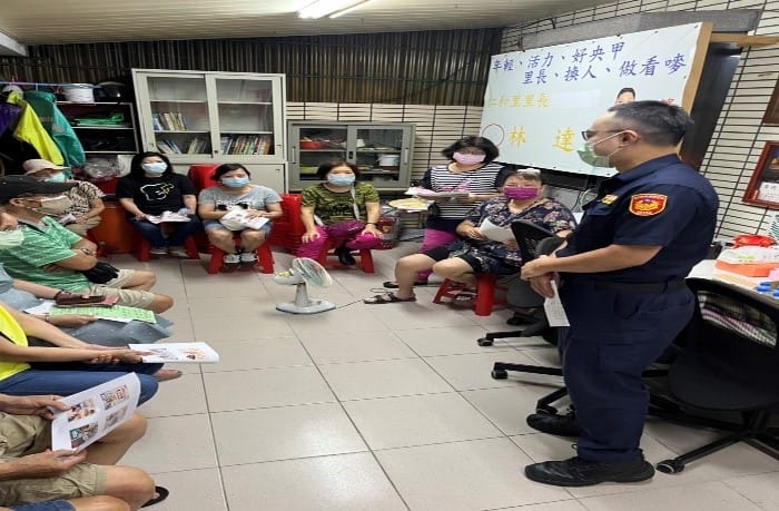 辦理交通安全宣導。 圖：新北市交通局提供