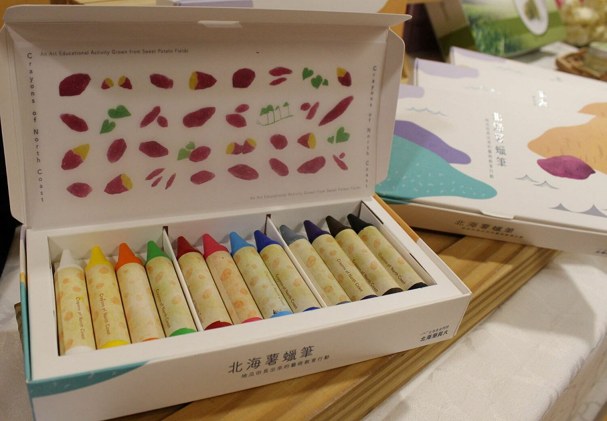 以甘藷格外品開發「北海薯蠟筆」。