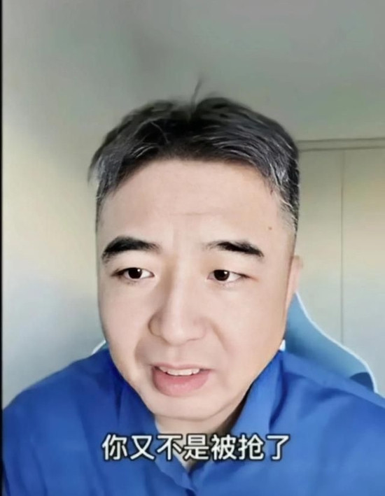 翟山鷹驚傳捲款數十億信徒資金逃到海外，還拍片坦承自己就是騙子並嘲諷受害者。 圖：翻攝YouTube