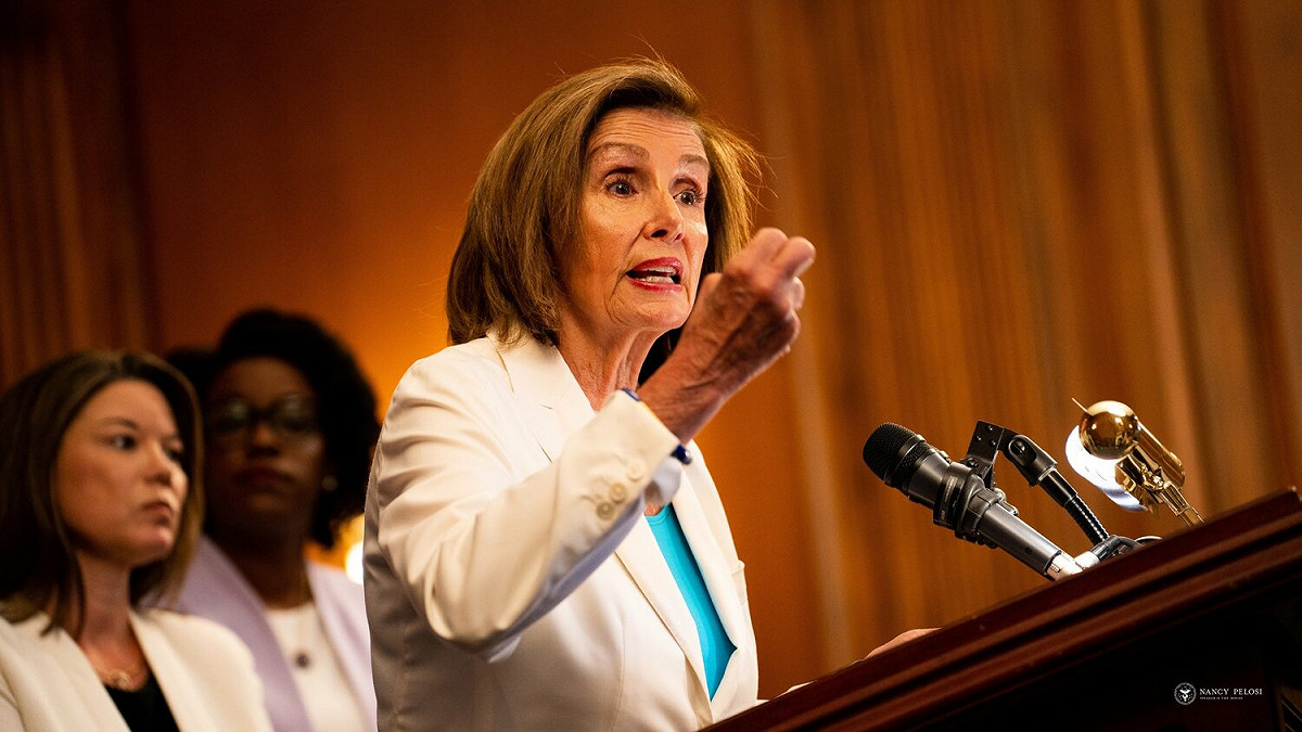 美國眾議院議長裴洛西（Nancy Pelosi）的老公因酒駕遭傳訊。 圖：取自facebook.com/NancyPelosi（資料照）