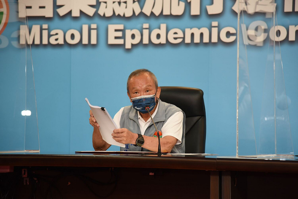 苗栗縣長徐耀昌與環保局長陳華盛、警察局長陳武康等人今（27）日召開記者會表示，考量社會和諧，決定不上訴最高行政法院，也盼此案紛擾就此落幕。 圖：取自苗栗縣政府官網
