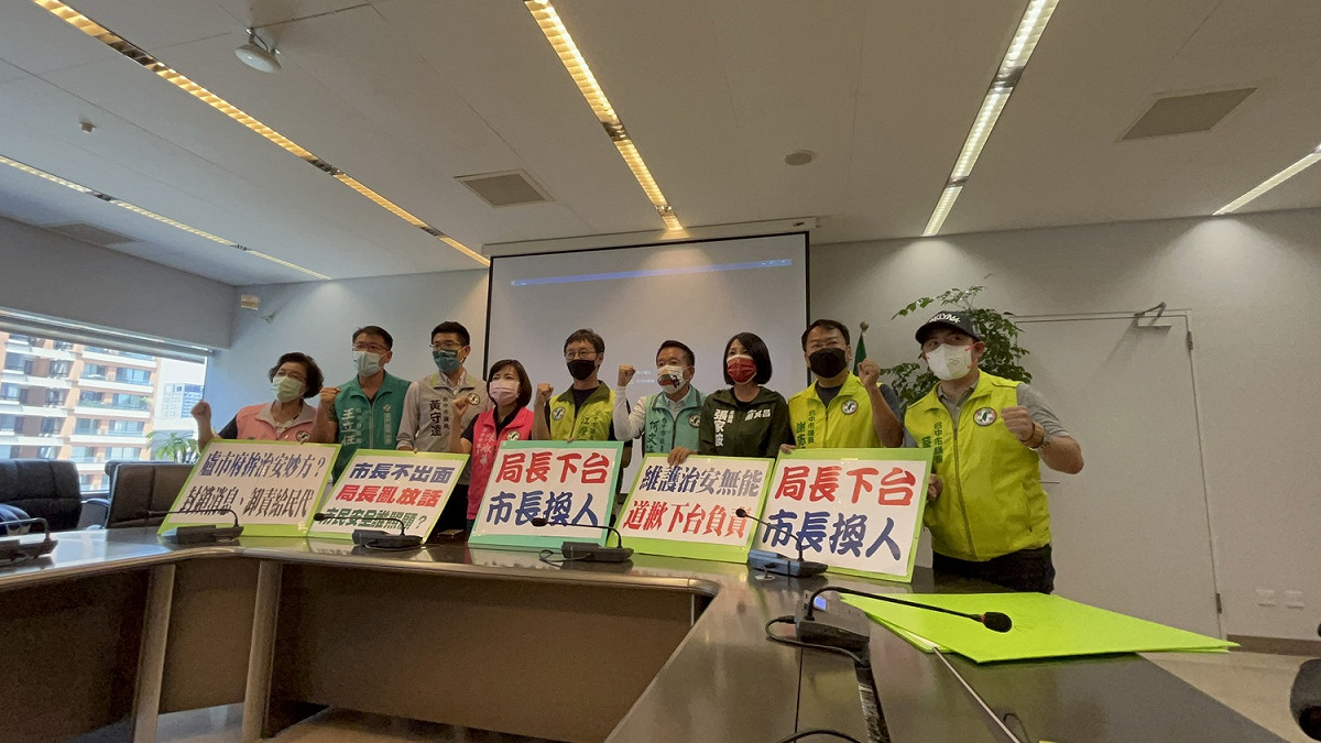 黨團嚴正要求盧市長出面道歉、警察局局長下台負責。 民進黨團/提供
