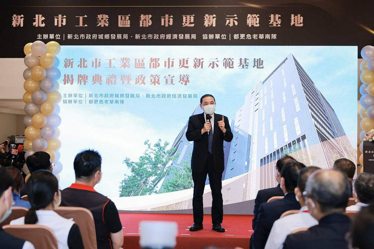 侯友宜說明都更政策。 圖：新北市都更處提供