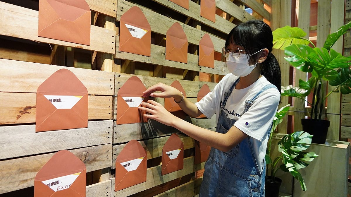 現場學童寫信給地球。 圖：新北市文化局提供