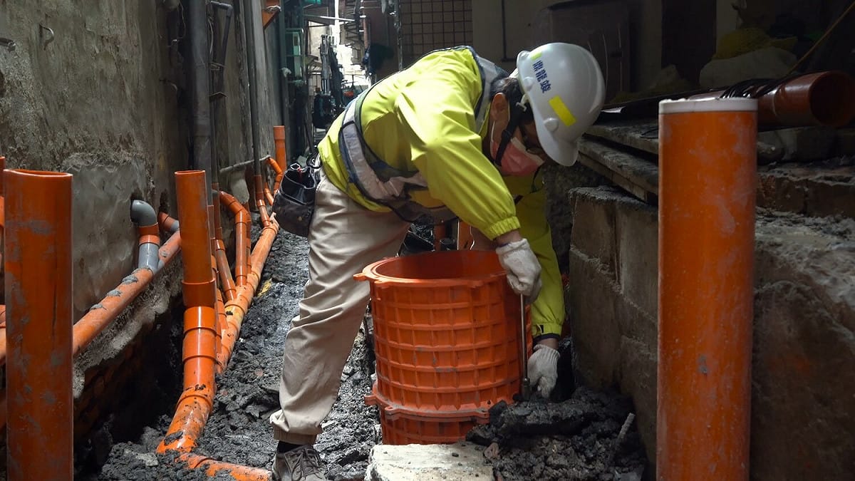 後巷污水接管施工中。 圖：新北市水利局提供