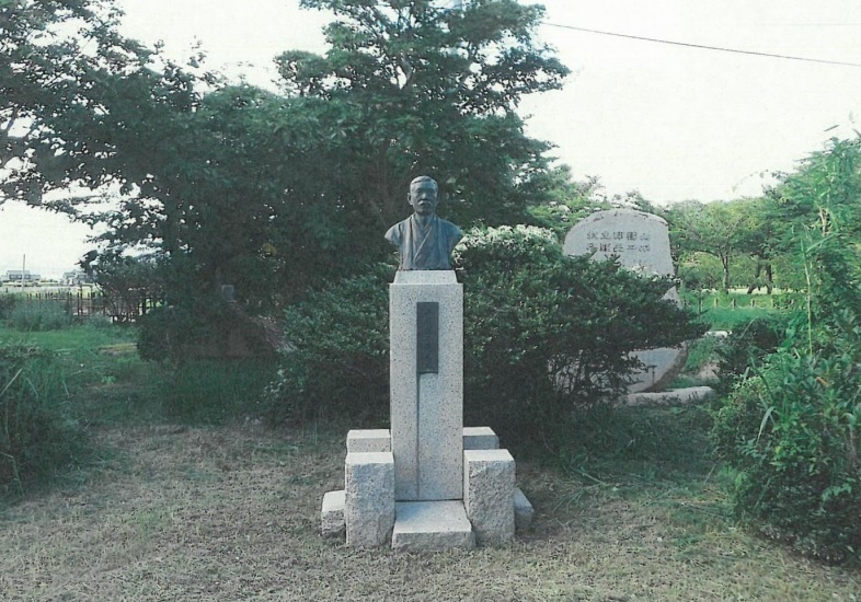 安置在日本新潟縣佐渡市的黃土水作品「山本悌二郎銅像」，幾經輾轉，將再送回高雄糖廠。 圖：翻攝自佐渡市公所